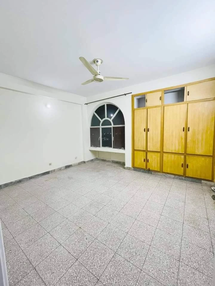 APARTMENT FOR RENT IN G11/4 ISLAMABAD